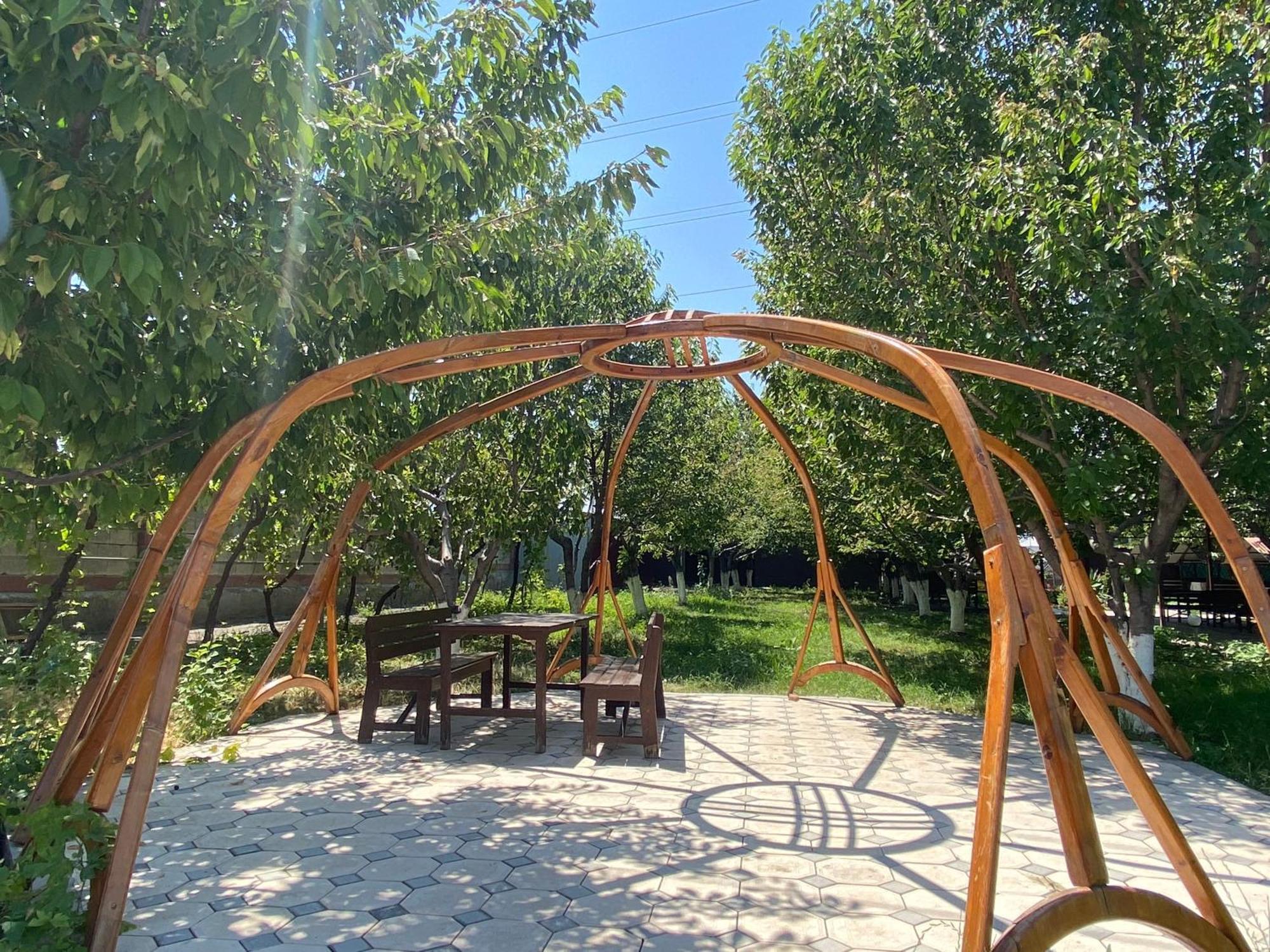 Sunny Hostel Osch Exterior foto